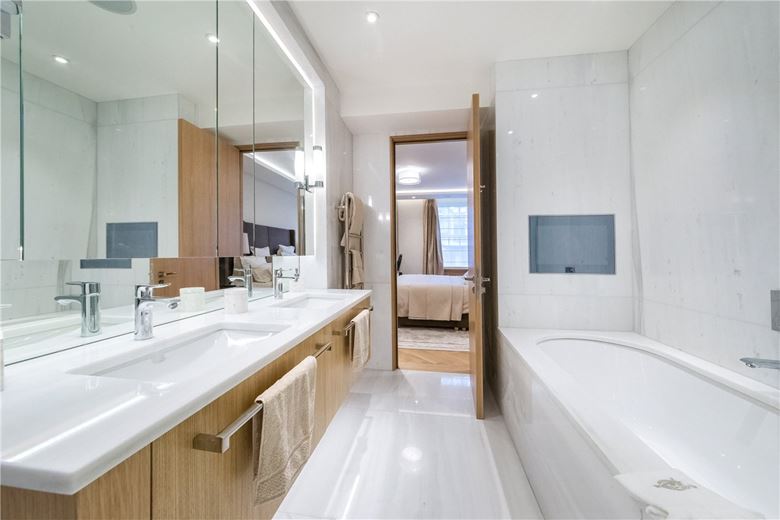 3 bedroom flat, Upper Grosvenor Street, Mayfair W1K - Available