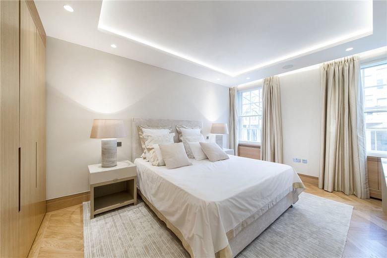 3 bedroom flat, Upper Grosvenor Street, Mayfair W1K - Available