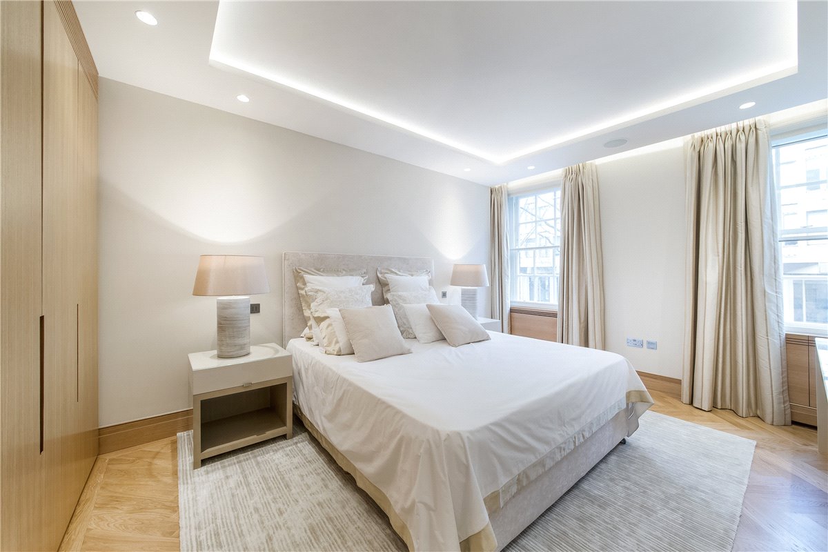 3 bedroom flat, Upper Grosvenor Street, Mayfair W1K - Available