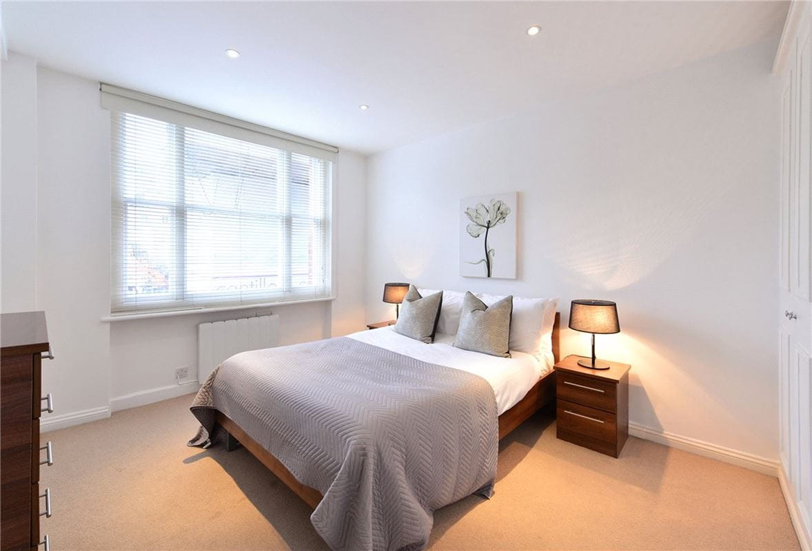 1 bedroom flat, Hill Street, Mayfair W1J - Available
