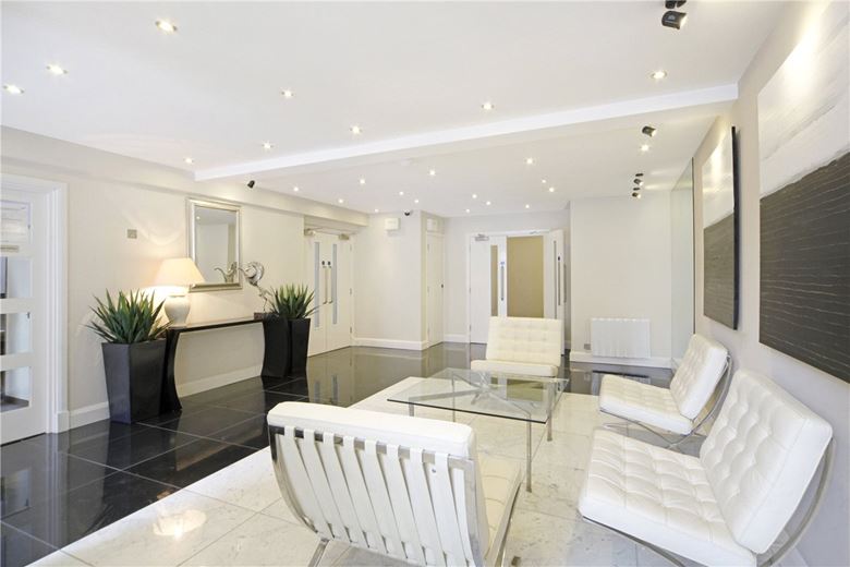 1 bedroom flat, Hill Street, Mayfair W1J - Available