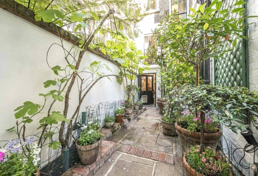 3 bedroom house, Meard Street, Soho W1F - Available