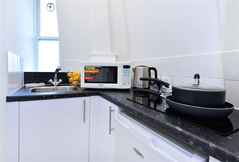  bedroom flat, Hill Street, Mayfair W1J - Available