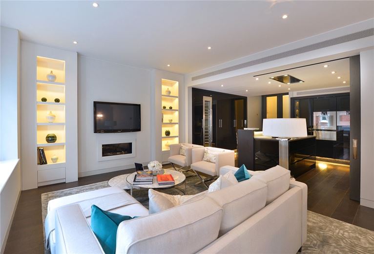 2 bedroom flat, Duke Street, Mayfair W1K - Available