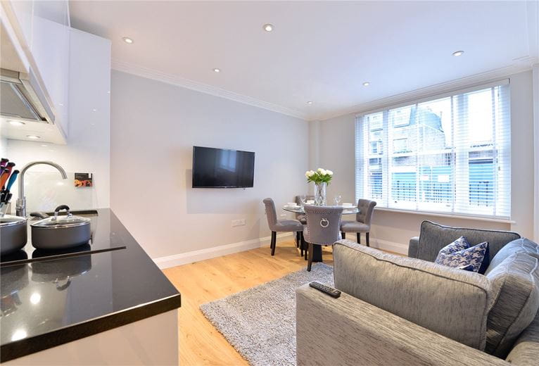  bedroom flat, Hill Street, Mayfair W1J - Available