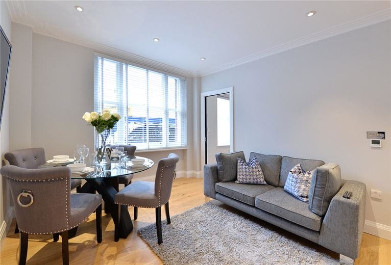  bedroom flat, Hill Street, Mayfair W1J - Available