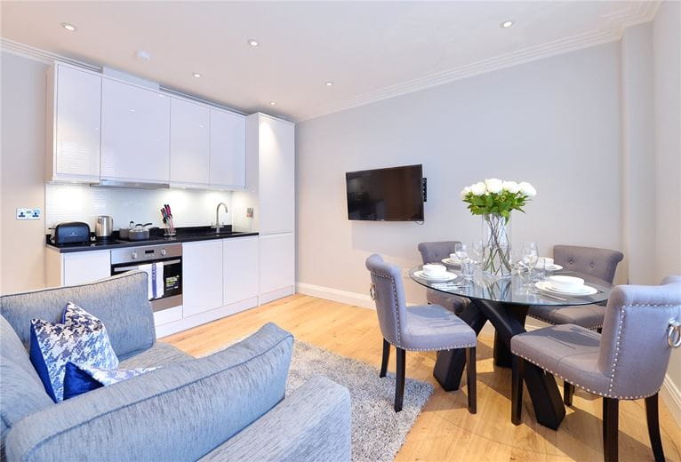  bedroom flat, Hill Street, Mayfair W1J - Available