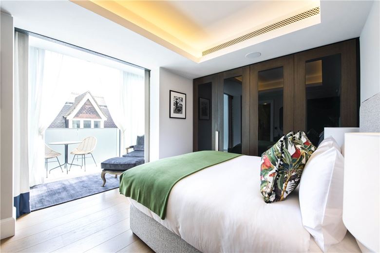 3 bedroom flat, Duke Street, Mayfair W1K - Available