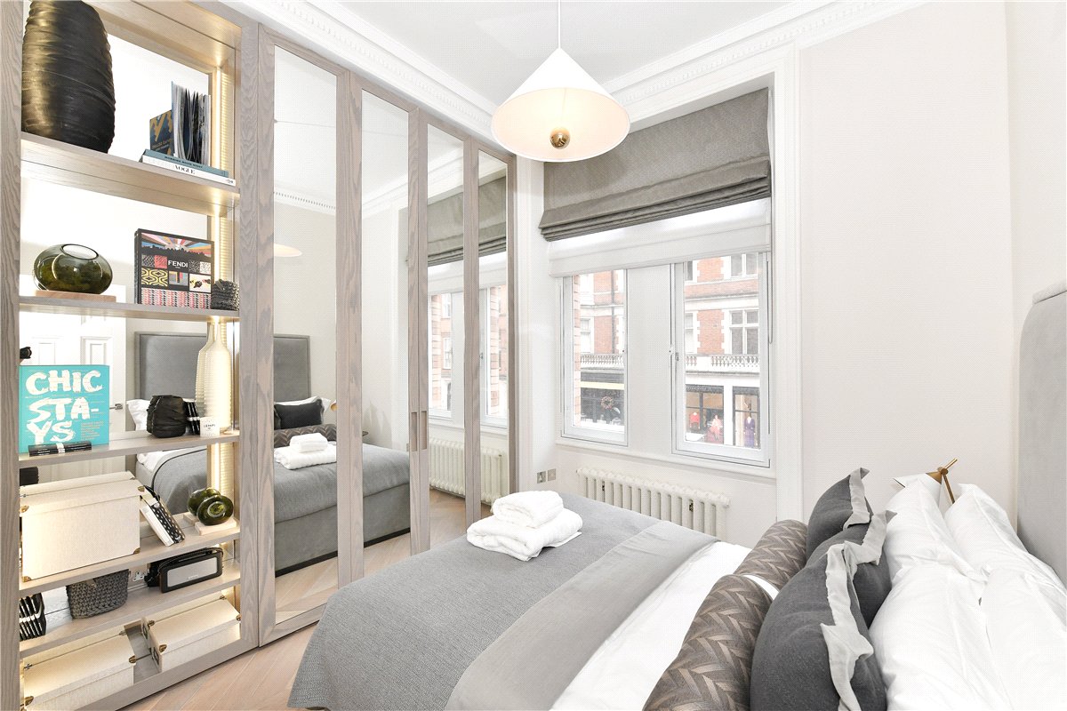 2 bedroom flat, Mount Street, Mayfair W1K - Available