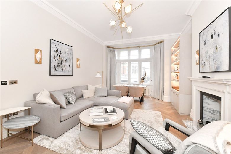 2 bedroom flat, Mount Street, Mayfair W1K - Available