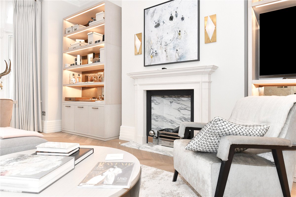2 bedroom flat, Mount Street, Mayfair W1K - Available
