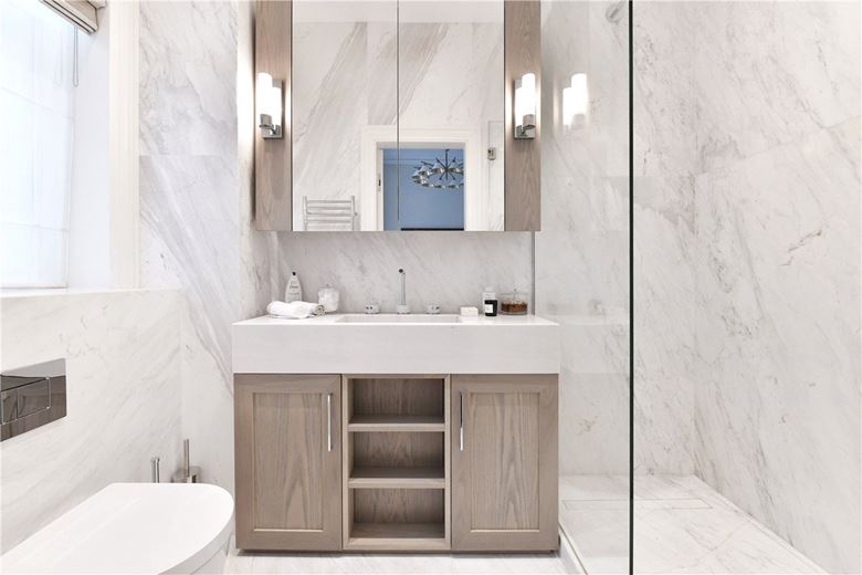 2 bedroom flat, Mount Street, Mayfair W1K - Available