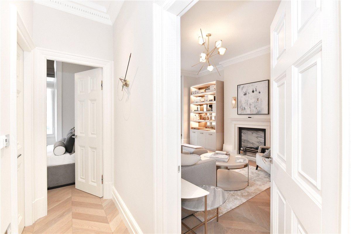 2 bedroom flat, Mount Street, Mayfair W1K - Available