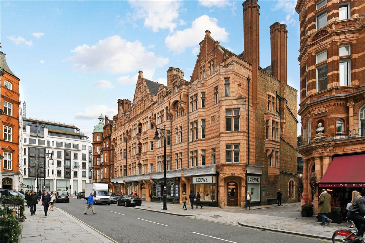 2 bedroom flat, Mount Street, Mayfair W1K - Available