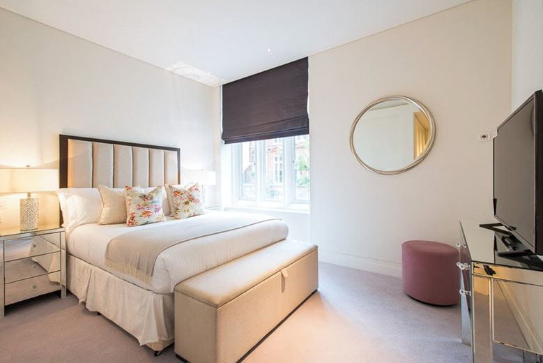 1 bedroom flat, Green Street, London W1K - Available