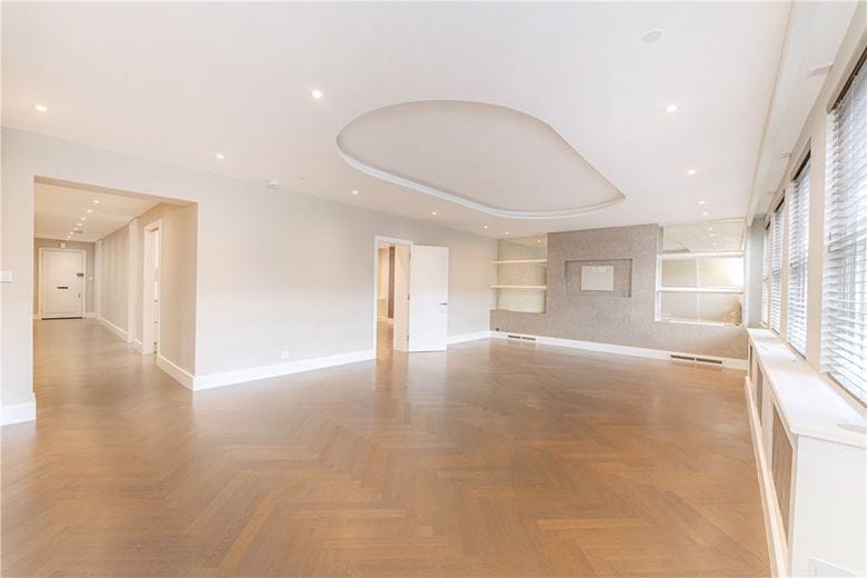 2 bedroom flat, Upper Brook Street, Mayfair W1K - Available