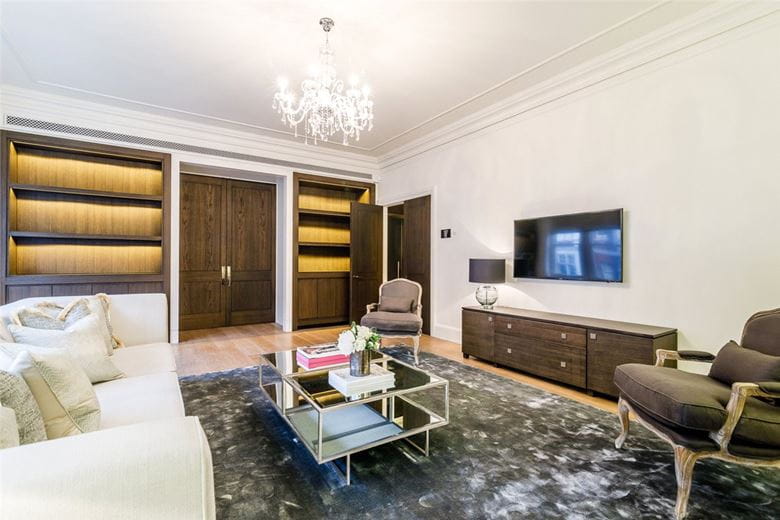 3 bedroom flat, Duke Street, Mayfair W1K - Available