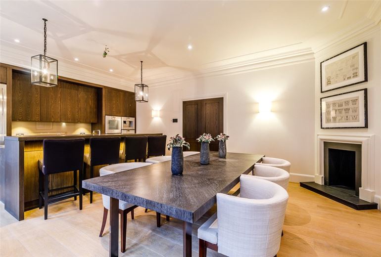 3 bedroom flat, Duke Street, Mayfair W1K - Available