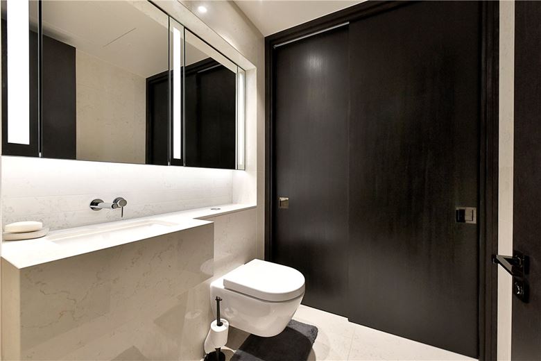 1 bedroom flat, Crown Square, 1 Tower Bridge SE1 - Available