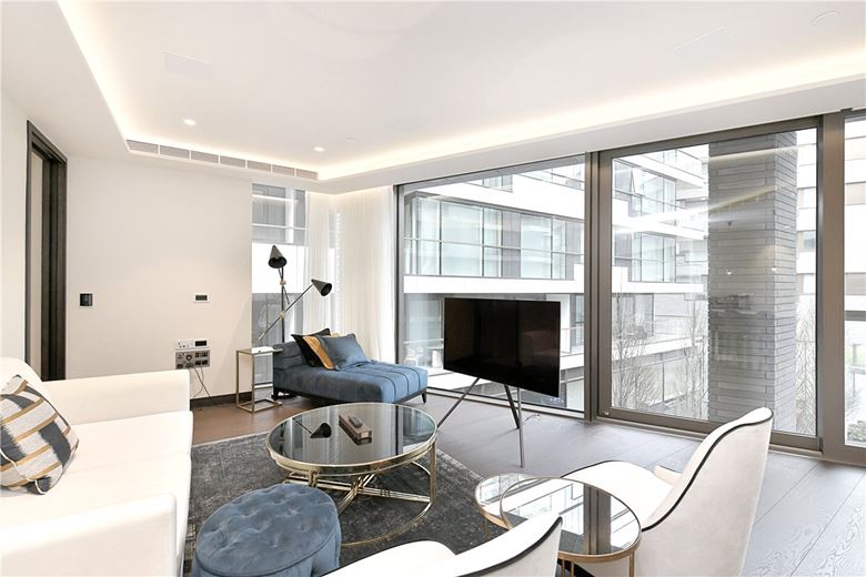 1 bedroom flat, Crown Square, 1 Tower Bridge SE1 - Available