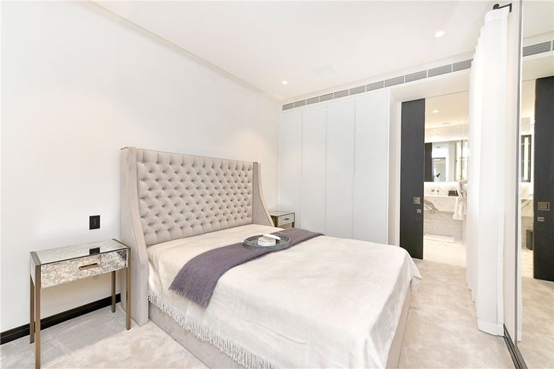 1 bedroom flat, Crown Square, 1 Tower Bridge SE1 - Available