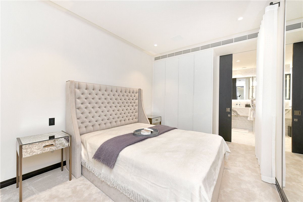 1 bedroom flat, Crown Square, 1 Tower Bridge SE1 - Available