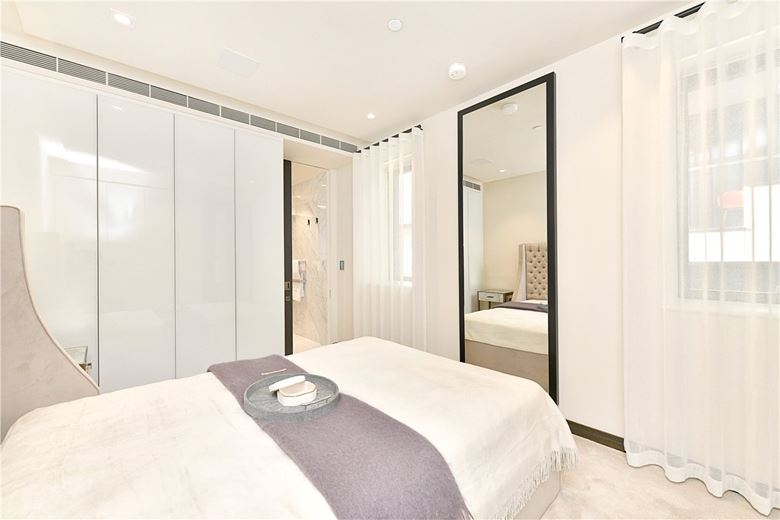 1 bedroom flat, Crown Square, 1 Tower Bridge SE1 - Available