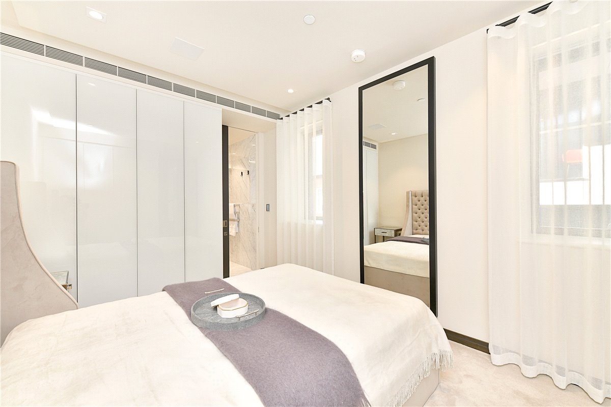 1 bedroom flat, Crown Square, 1 Tower Bridge SE1 - Available