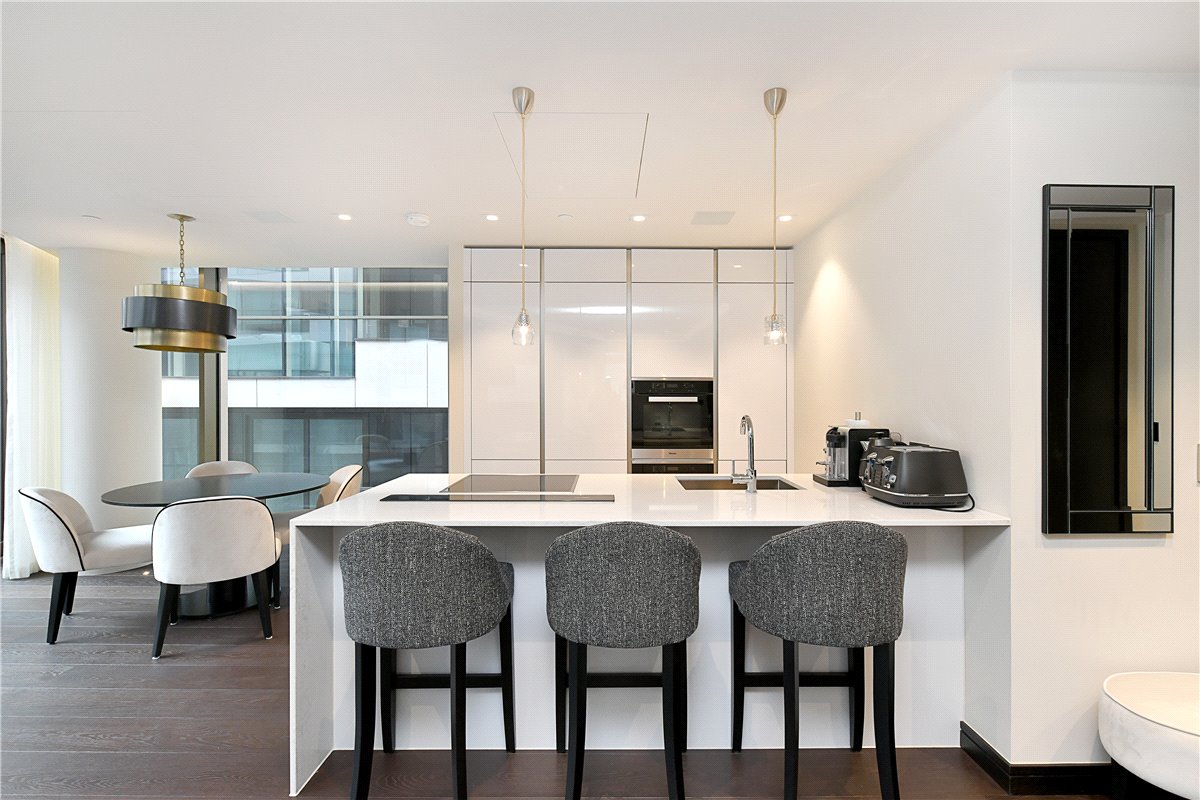 1 bedroom flat, Crown Square, 1 Tower Bridge SE1 - Available