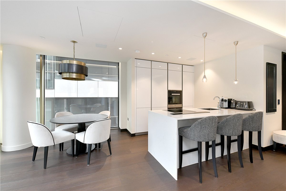 1 bedroom flat, Crown Square, 1 Tower Bridge SE1 - Available