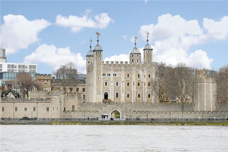 1 bedroom flat, Crown Square, 1 Tower Bridge SE1 - Available