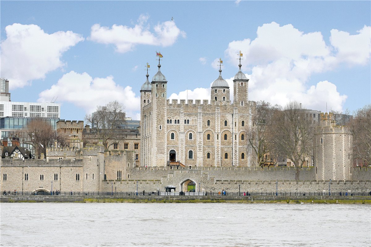 1 bedroom flat, Crown Square, 1 Tower Bridge SE1 - Available