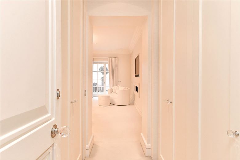 4 bedroom flat, Upper Grosvenor Street, Mayfair W1K - Available