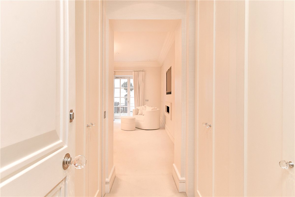 4 bedroom flat, Upper Grosvenor Street, Mayfair W1K - Available