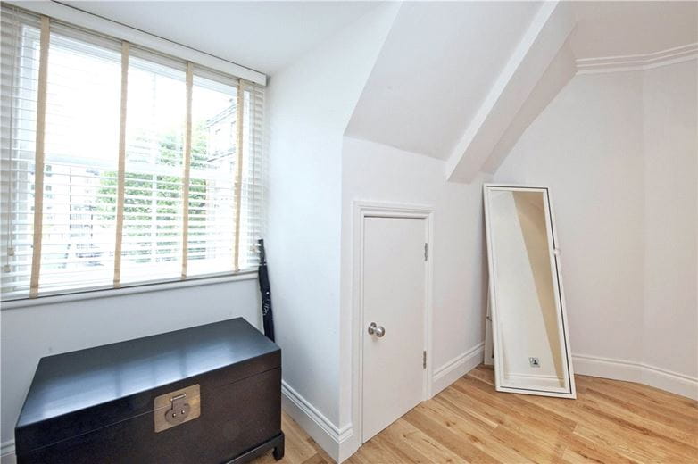 1 bedroom flat, Grosvenor Hill, Mayfair W1K - Available