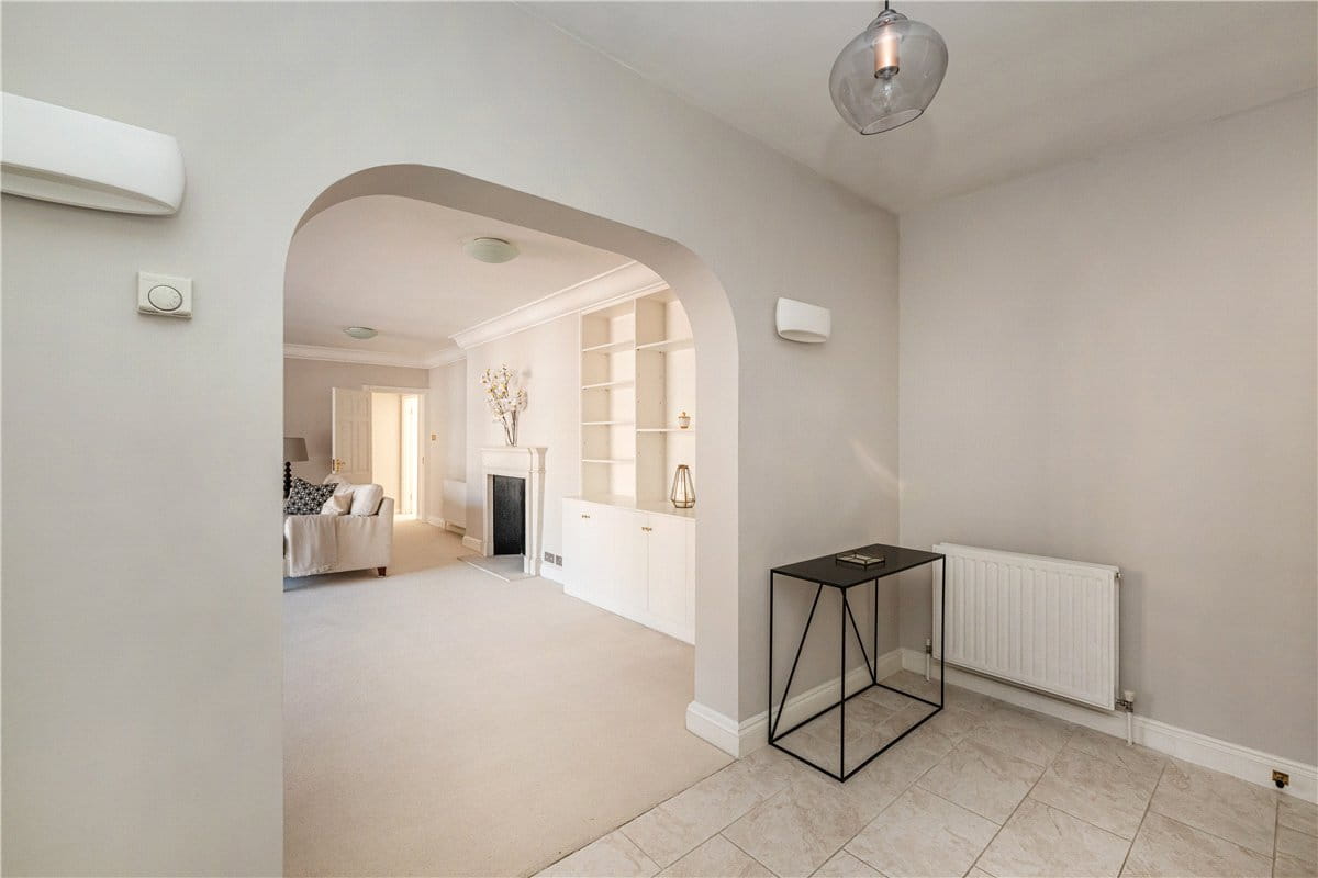 2 bedroom flat, Reeves Mews, Mayfair W1K - Available