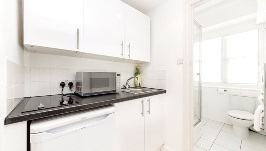  bedroom flat, Hill Street, Mayfair W1J - Available