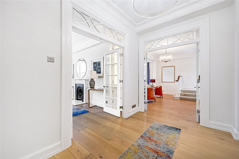 4 bedroom flat, Grosvenor Square, Mayfair W1K
