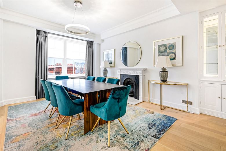 4 bedroom flat, Grosvenor Square, Mayfair W1K