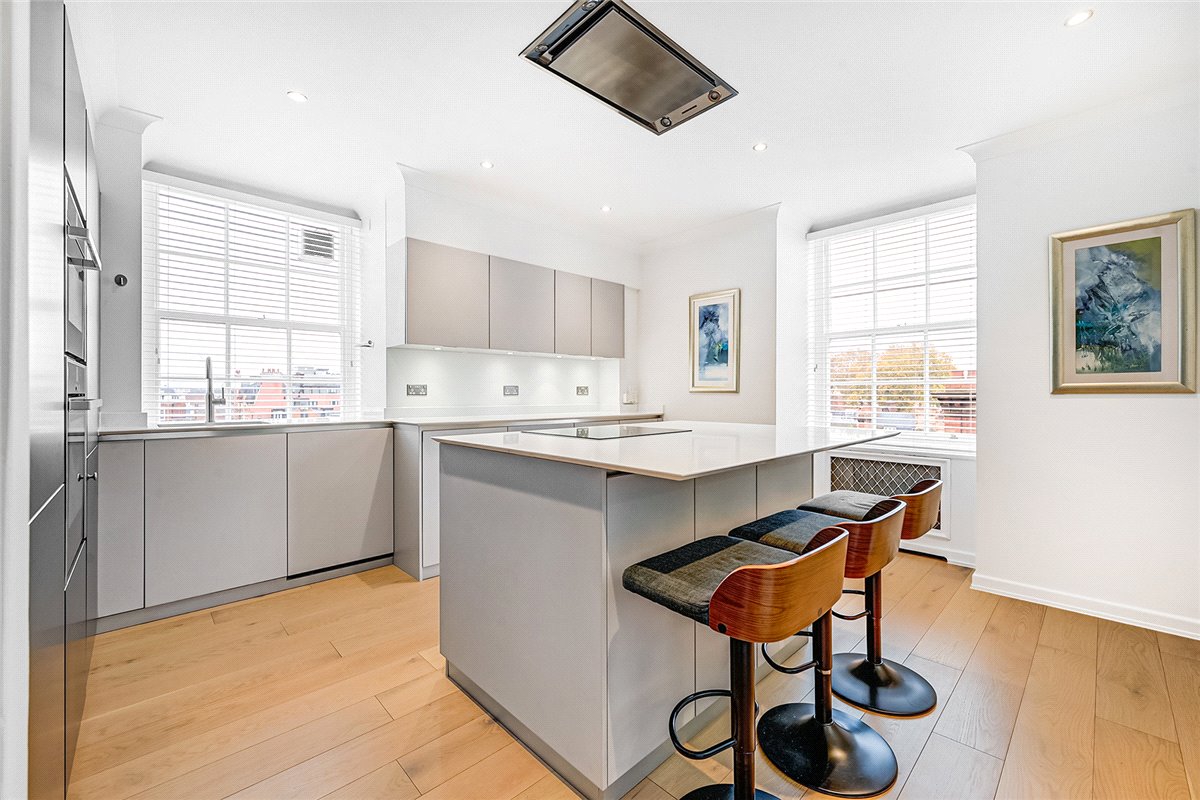 4 bedroom flat, Grosvenor Square, Mayfair W1K