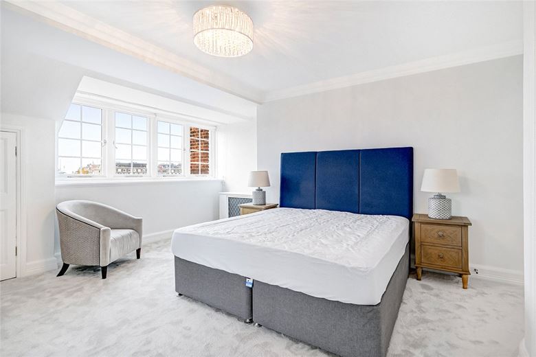 4 bedroom flat, Grosvenor Square, Mayfair W1K