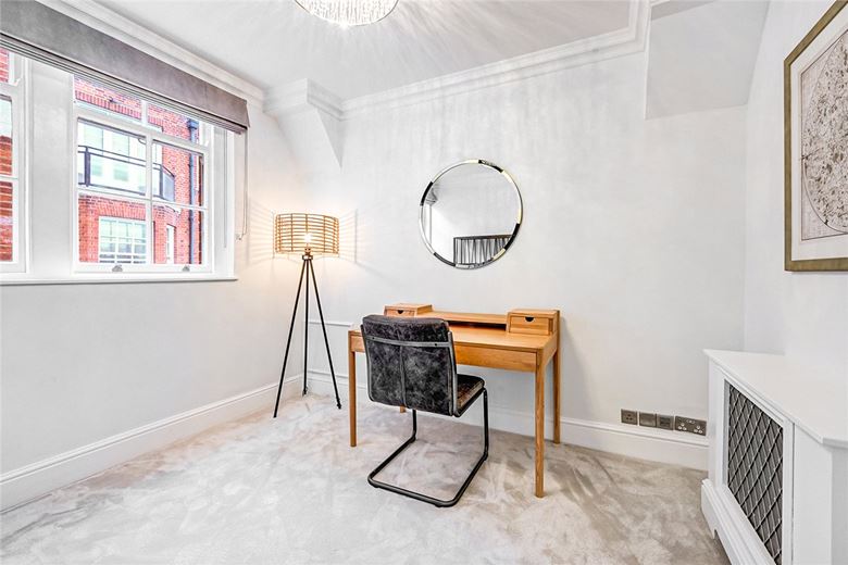 4 bedroom flat, Grosvenor Square, Mayfair W1K