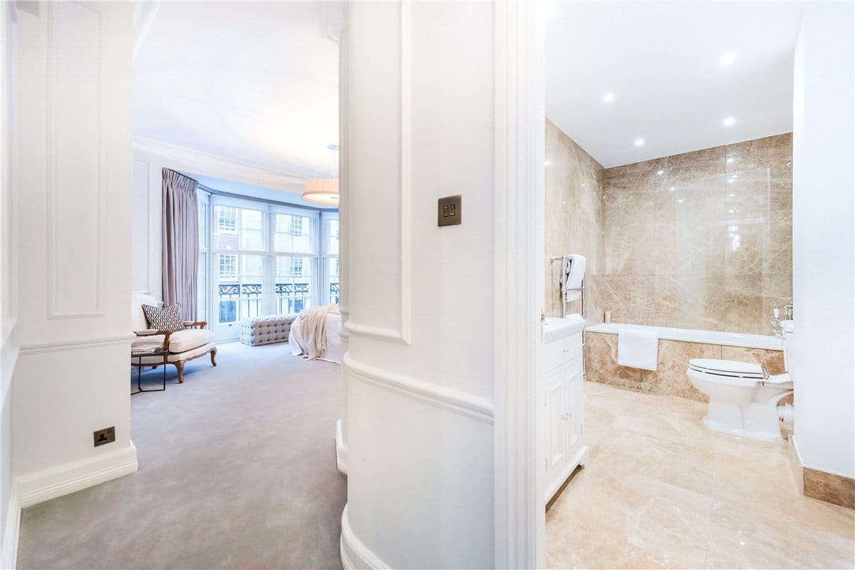 4 bedroom flat, Grosvenor Square, Mayfair W1K - Available