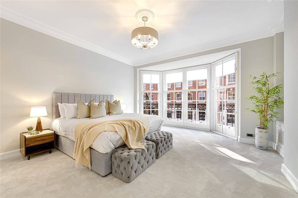 4 bedroom flat, Grosvenor Square, Mayfair W1K - Available