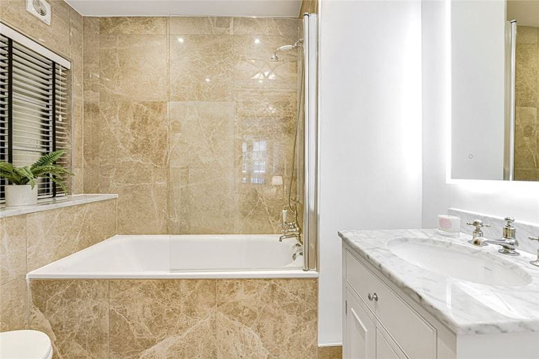 4 bedroom flat, Grosvenor Square, Mayfair W1K - Available