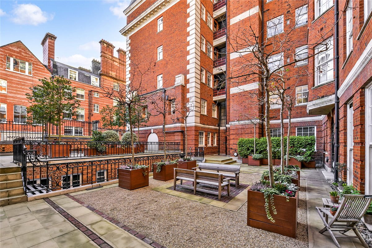 4 bedroom flat, Grosvenor Square, Mayfair W1K - Available