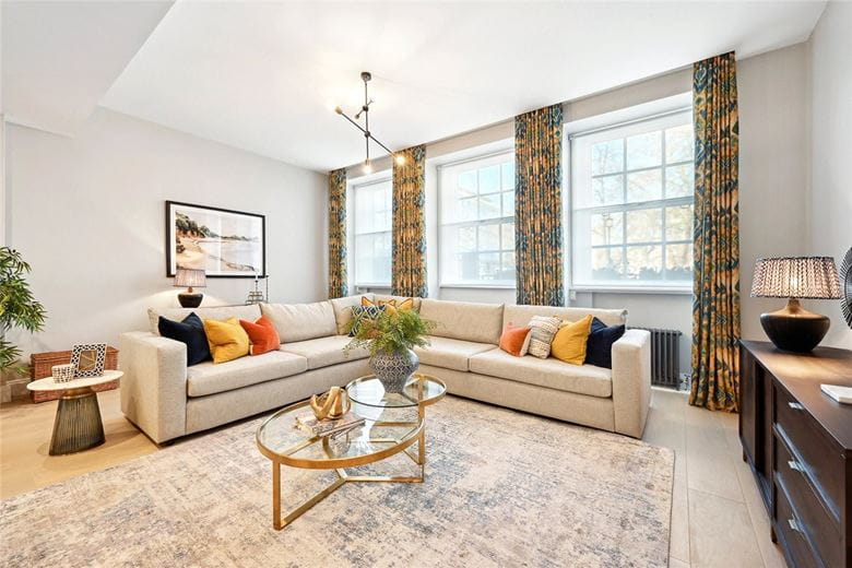 2 bedroom flat, Grosvenor Square, Mayfair W1K - Available