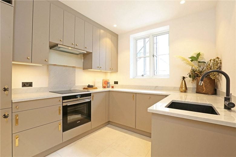 1 bedroom flat, Chesterfield House, South Audley Street W1K