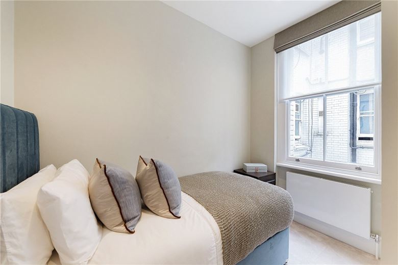 3 bedroom flat, St Georges Court, Gloucester Road SW7 - Available