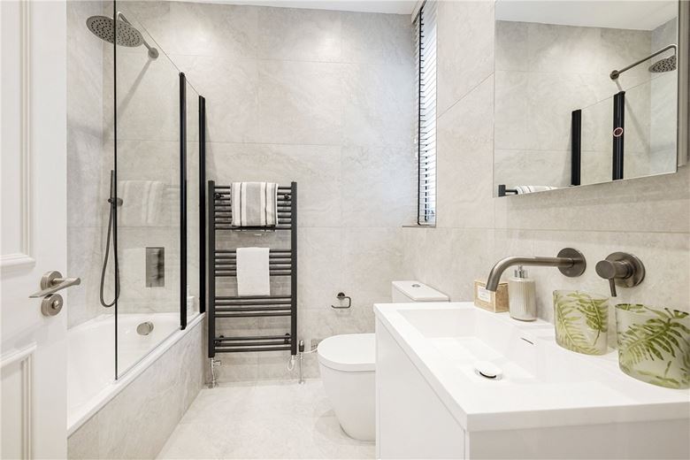 3 bedroom flat, St Georges Court, Gloucester Road SW7 - Available